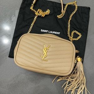 YSL LOU MINI BAG IN QUILTED GRAIN DE POUDRE
EMBOSSED LEATHER IN BEIGE